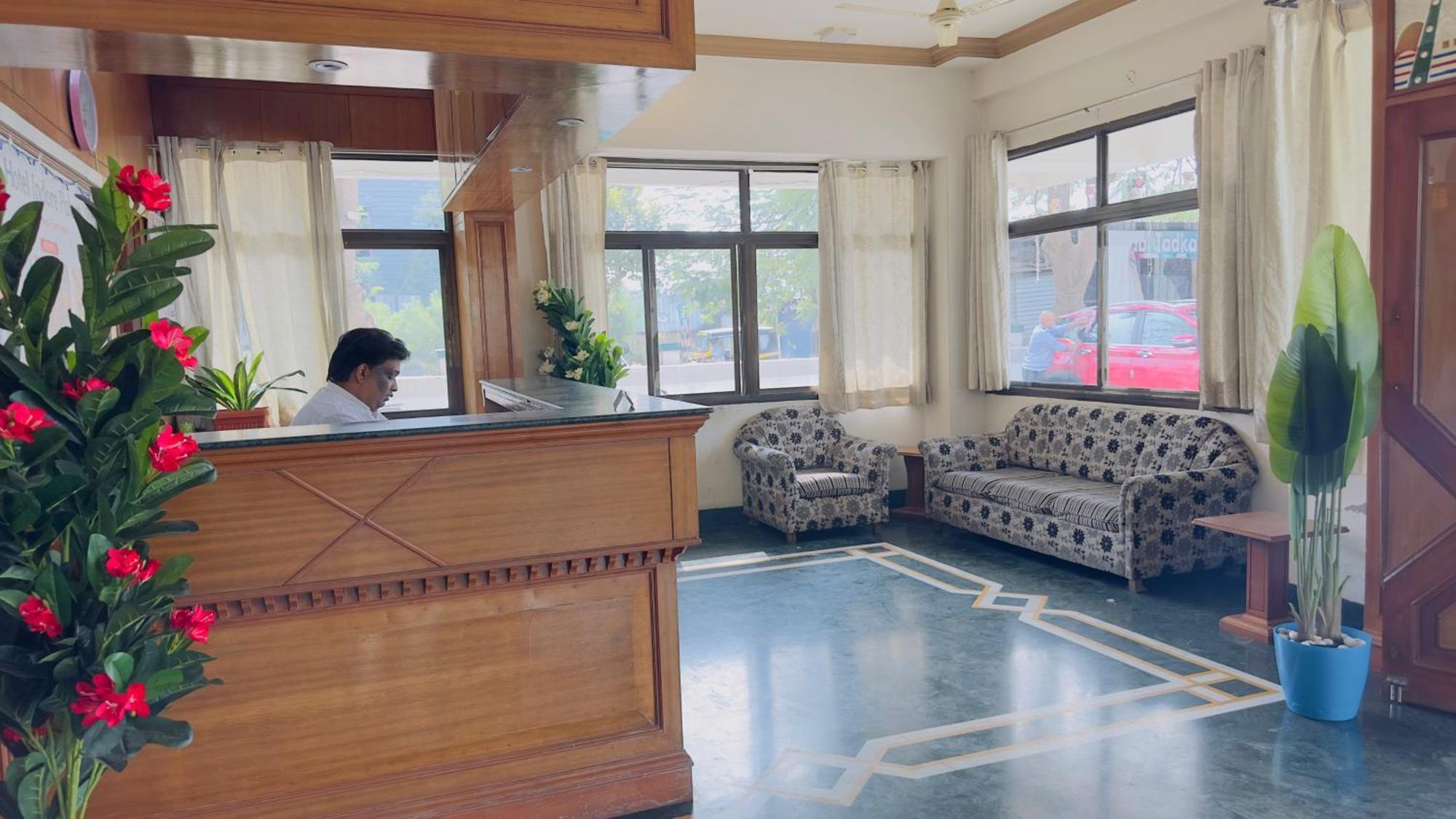 Hotel Indore Palace - Feel At Home Shirdi Extérieur photo